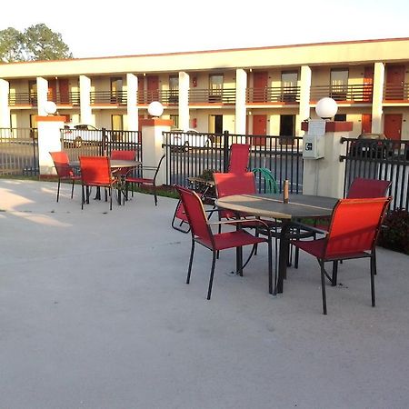 New Valdosta Inn And Suites Exterior photo