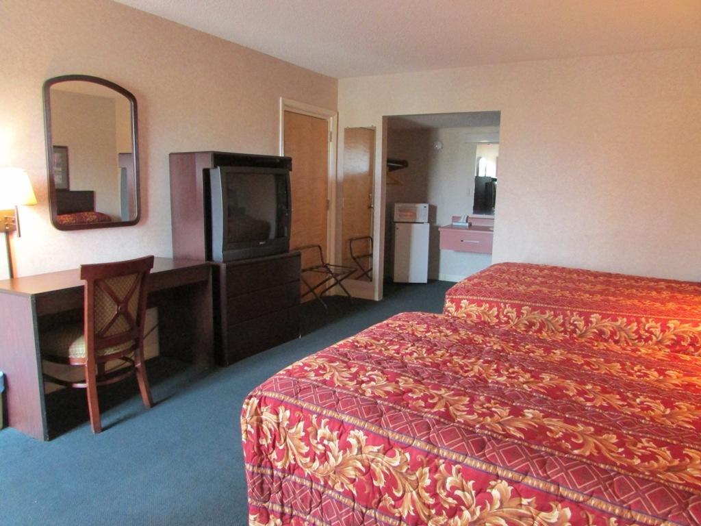 New Valdosta Inn And Suites Room photo
