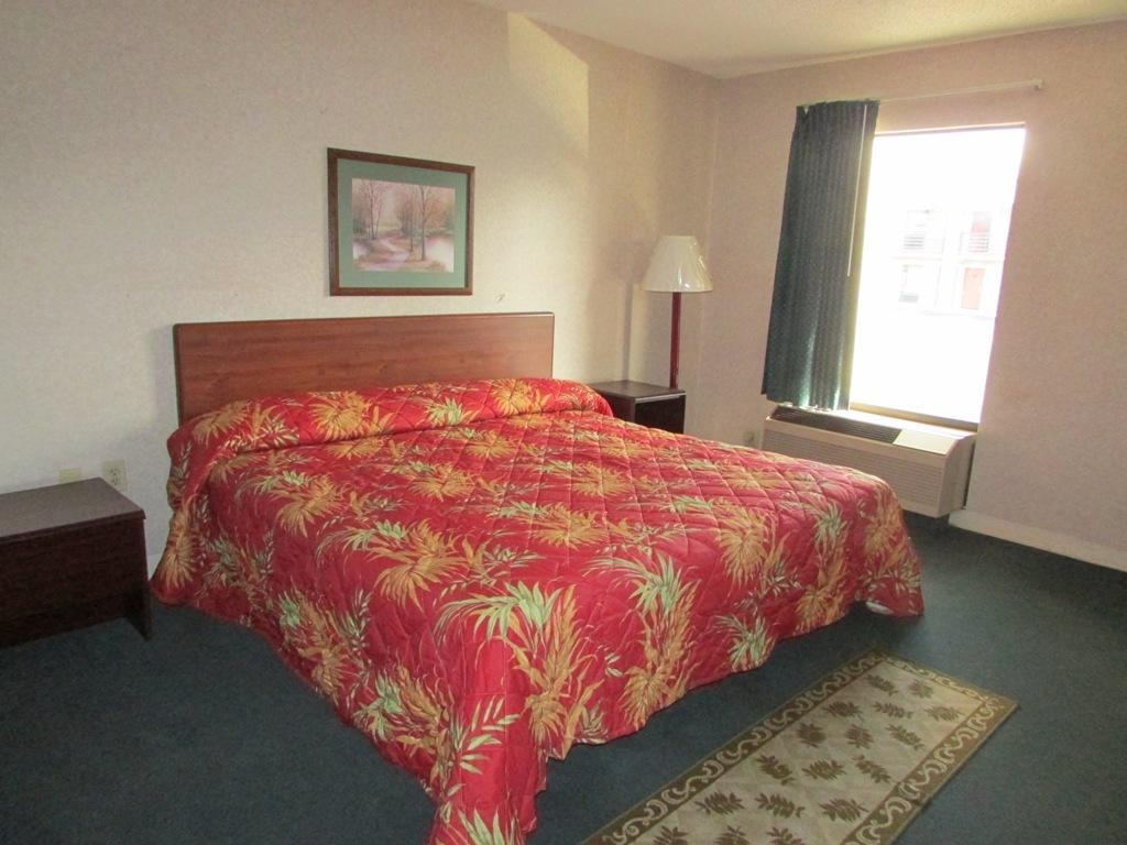 New Valdosta Inn And Suites Room photo