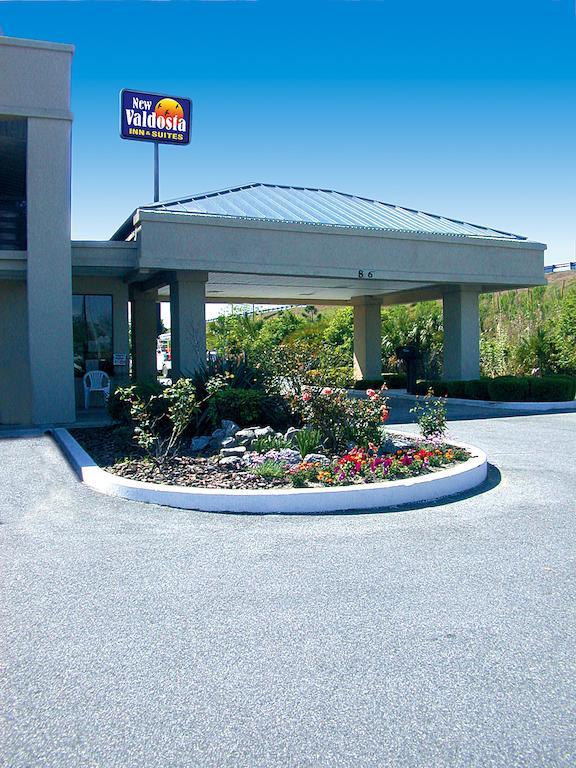 New Valdosta Inn And Suites Exterior photo