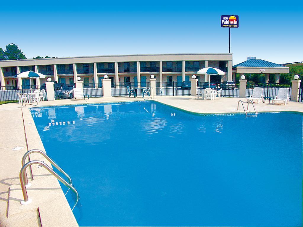 New Valdosta Inn And Suites Exterior photo